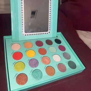 Daisy Marquez BH Cosmetics Pallete